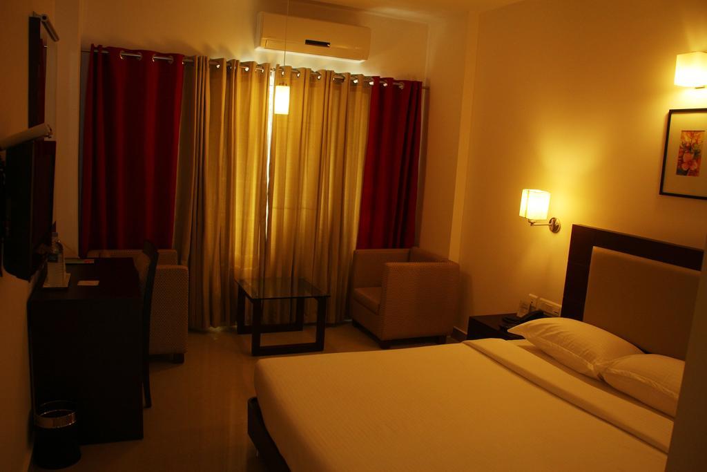Hotel Hills Park Pathanāmthitta Zimmer foto